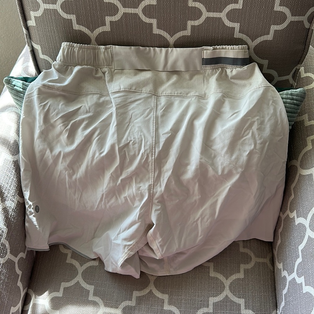 Lululemon lined short 7” size small in cream